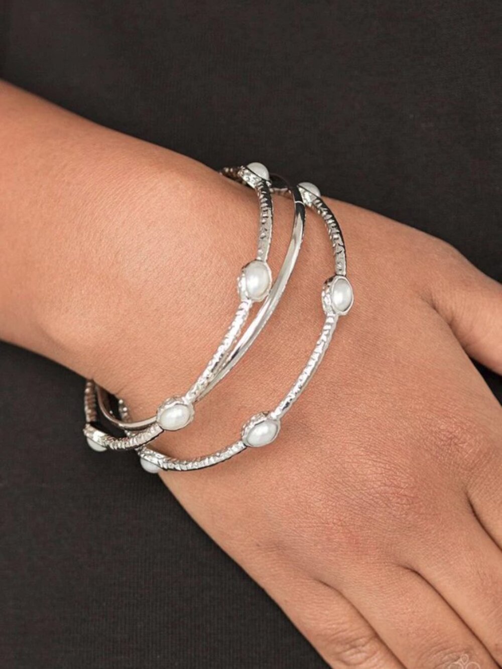 Paparazzi Jewelry Accessories - Bangle Belle - White Bracelet - Vintage